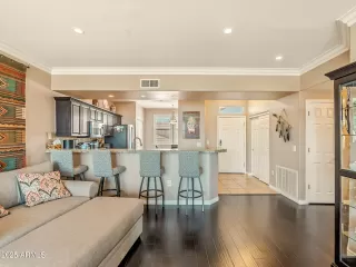 Photo #6: 6903740 Listing