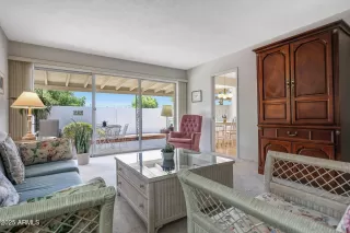 Photo #4: 6903816 Listing