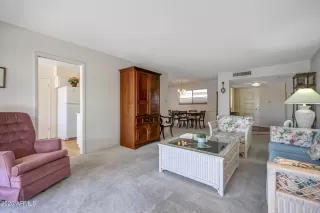 Photo #5: 6903816 Listing