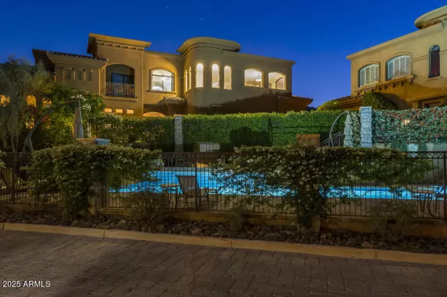 MLS: 6903862 Condo For Sale