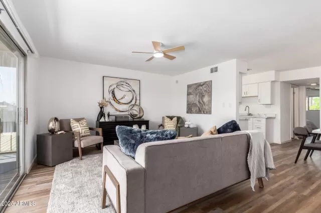 MLS: 6904191 Condo For Sale