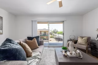 Photo #3: 6904191 Listing