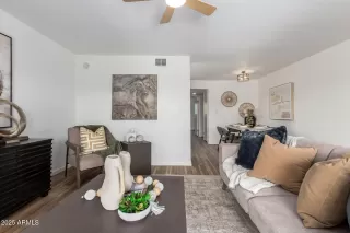 Photo #5: 6904191 Listing