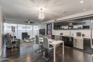 Photo #2: 6904337 Listing