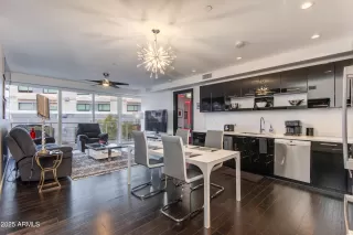 Photo #3: 6904337 Listing