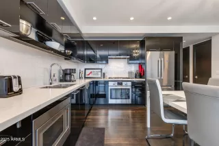 Photo #6: 6904337 Listing