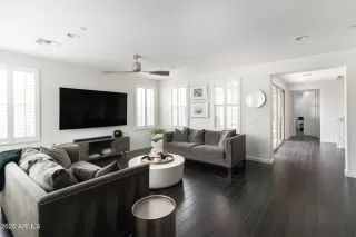 Photo #3: 6904367 Listing