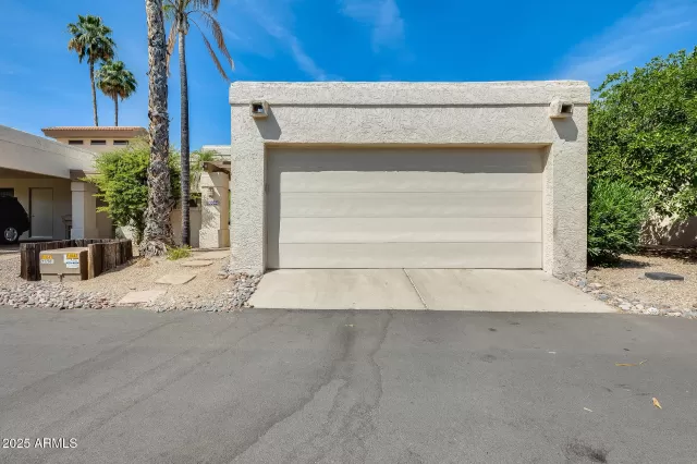 MLS: 6904384 Condo For Sale