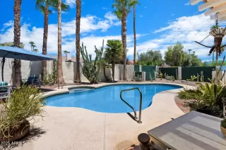 Photo #5: 6904668 Listing