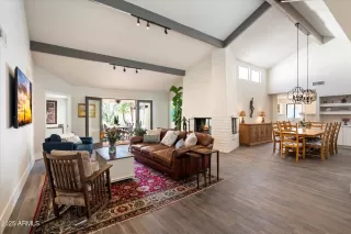 Photo #6: 6904668 Listing