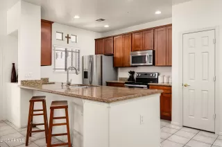 Photo #2: 6904669 Listing