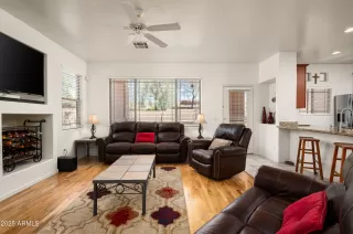 Photo #3: 6904669 Listing