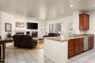 Photo #4: 6904669 Listing