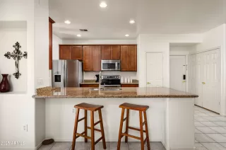 Photo #5: 6904669 Listing