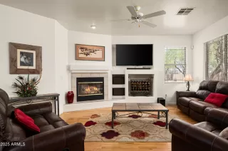 Photo #6: 6904669 Listing