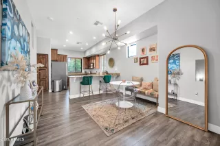 Photo #5: 6904934 Listing