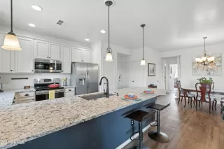 Photo #4: 6905330 Listing 