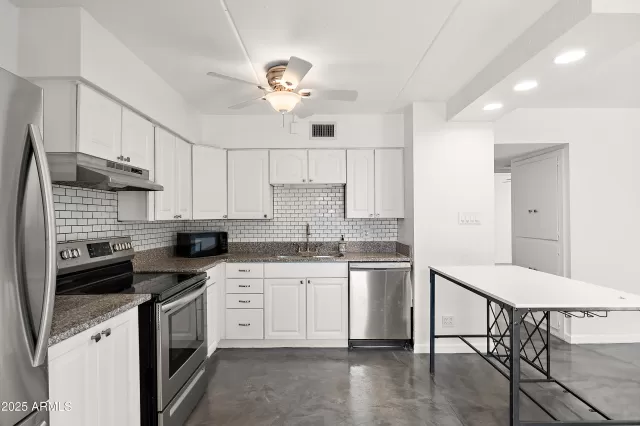 MLS: 6905355 Condo For Sale