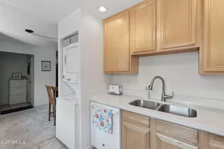 Photo #4: 6905367 Listing