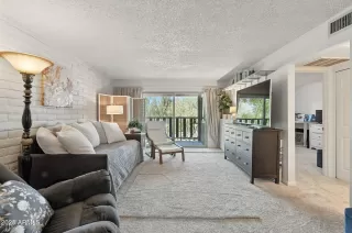 Photo #6: 6905367 Listing