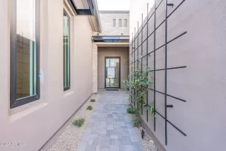 Photo #5: 6905551 Listing