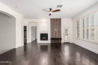 Photo #5: 6905559 Listing