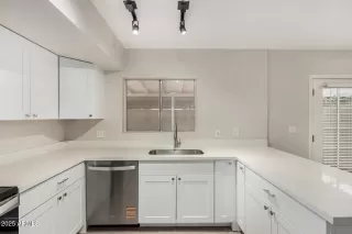 Photo #4: 6905972 Listing