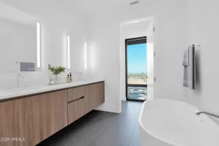 Photo #6: 6906072 Listing