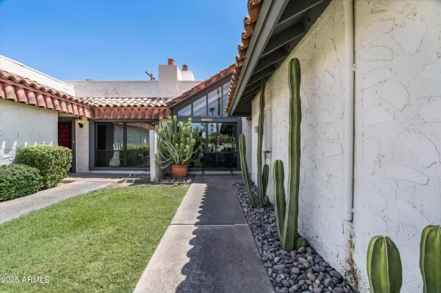 MLS: 6906162 Condo For Sale