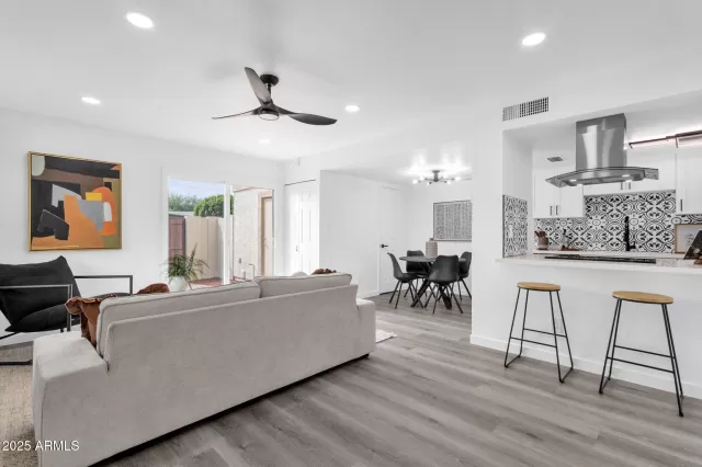 MLS: 6906794 Condo For Sale