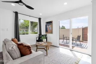 Photo #2: 6906794 Listing 