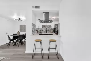 Photo #6: 6906794 Listing 