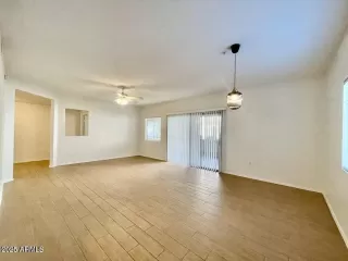 Photo #5: 6906808 Listing 