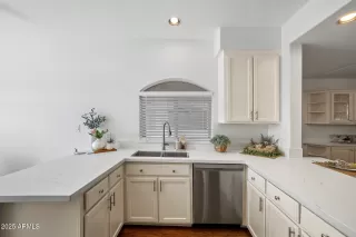 Photo #6: 6906951 Listing