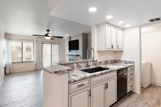 Photo #5: 6907033 Listing 