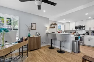 Photo #5: 6907170 Listing 
