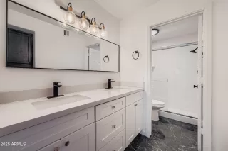Photo #5: 6907177 Listing