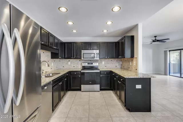 MLS: 6907552 Condo For Sale