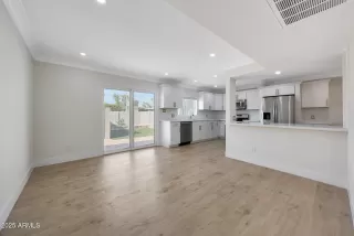 Photo #4: 6907711 Listing