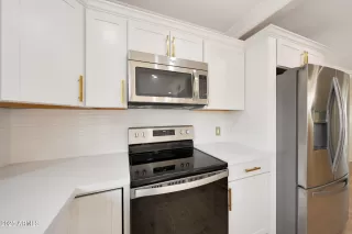 Photo #5: 6907711 Listing