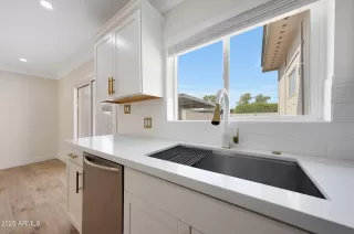 Photo #6: 6907711 Listing