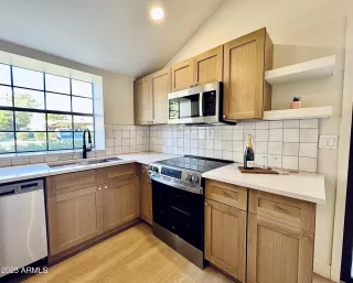 Photo #4: 6907896 Listing