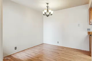 Photo #6: 6908185 Listing