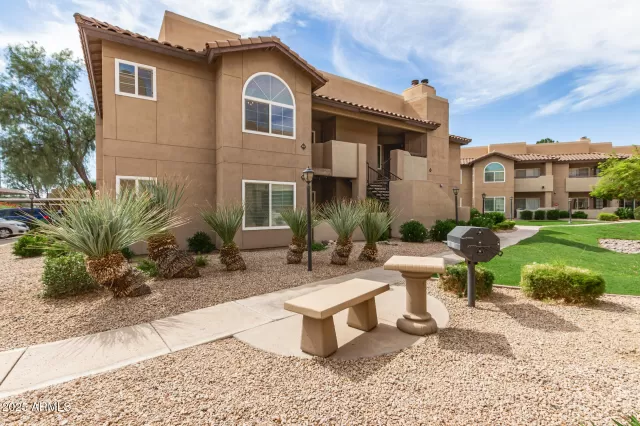 MLS: 6908225 Condo For Sale