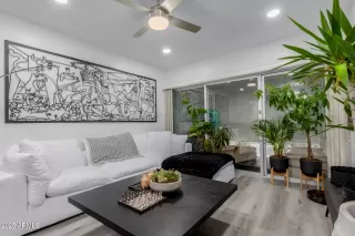 Photo #2: 6908280 Listing