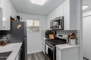 Photo #6: 6908280 Listing