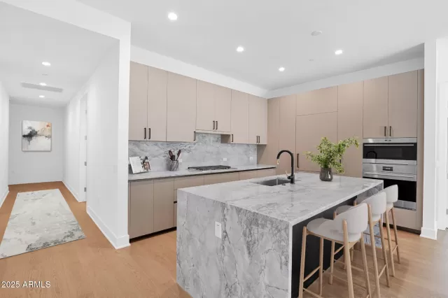 MLS: 6908513 Condo For Sale