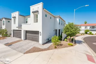 Photo #2: 6908736 Listing