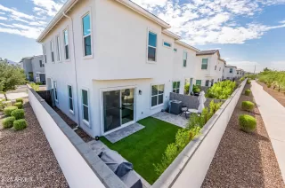 Photo #3: 6908736 Listing