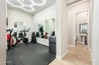 Photo #6: 6908736 Listing